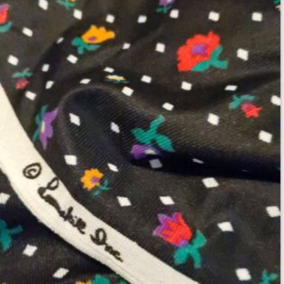 Floral Vintage Fabric Black Flower Motif 72"x42" Textiles Craft Sewing Patterns - Picture 4 of 7